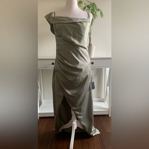 Lulus maxi dress, size M, new